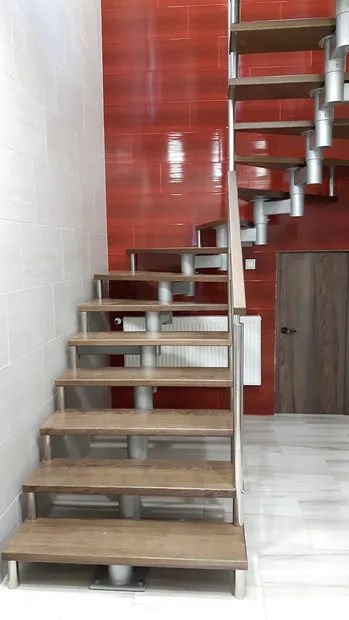 Na belce centralnej (na frezowanych wangach) — realizacja Schody Cezar, zdjęcie 11
